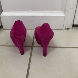 Pink wedged